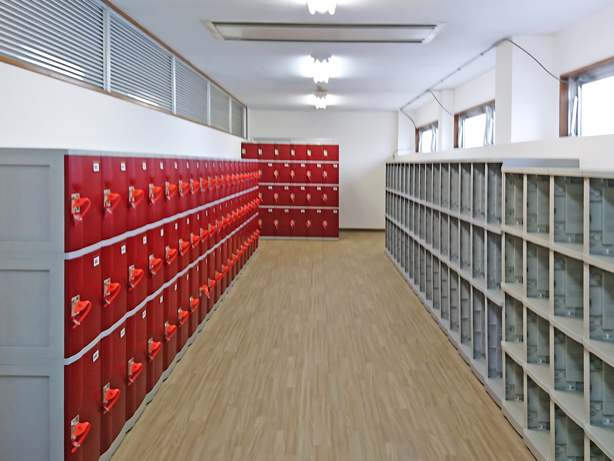 千葉県にあるスイミングスクールの女子更衣室に納入したフジプラロッカー