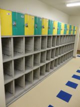 香川県のスイミングスクール男子更衣室に納入したフジプラロッカー