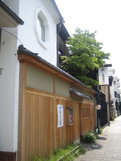 ゲストハウス金太を運営する料理店の外観