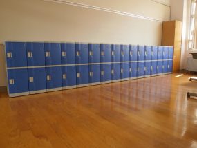 東京都の公立中学校に納入したフジプラロッカー