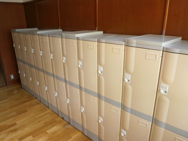 静岡県の学校に納入したフジプラロッカー
