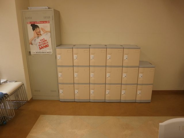 神奈川県の専門学校に納入したフジプラロッカー1