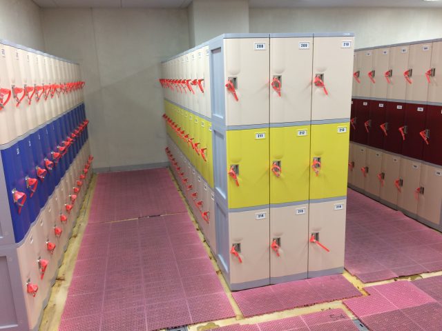 愛知県の公共総合スポーツ施設の女子更衣室に納品したフジプラロッカー1