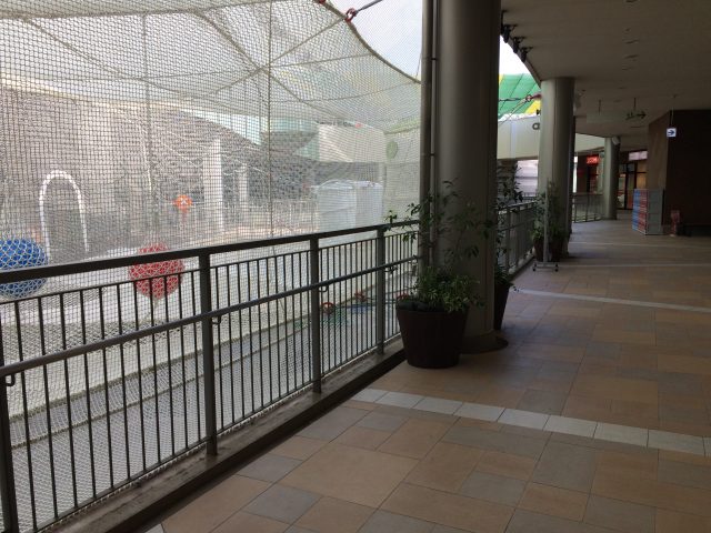 福岡県のショッピングセンターにあるネット遊具施設