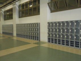 埼玉県の大学の体育館に納入したフジプラロッカー