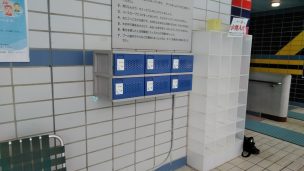 東京都の公共の温水プールに納品したフジプラミニロッカー