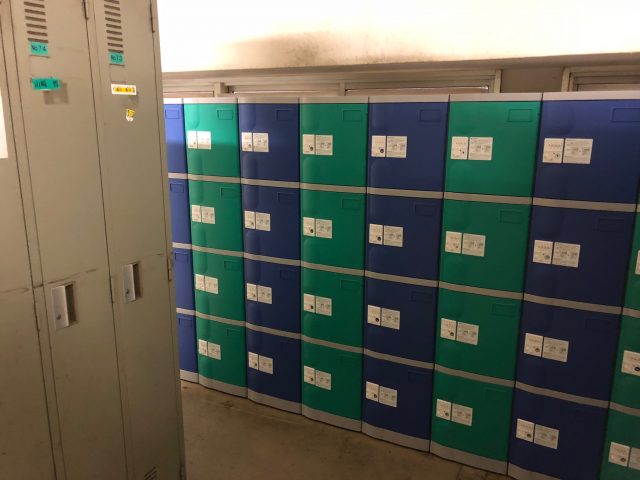 運輸会社の基地局に納入したフジプラロッカー4