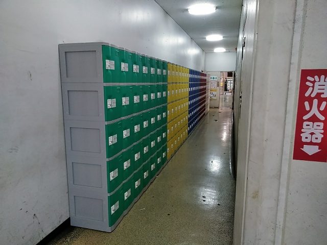 運輸会社の基地局に納入したフジプラロッカー1