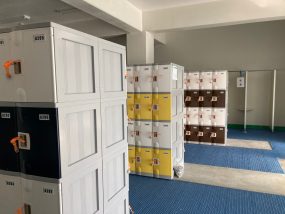 福島県の市民プールの男子更衣室に納入したフジプラロッカー1