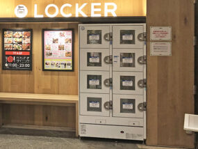 川崎駅の商業施設に納品された冷蔵ロッカー