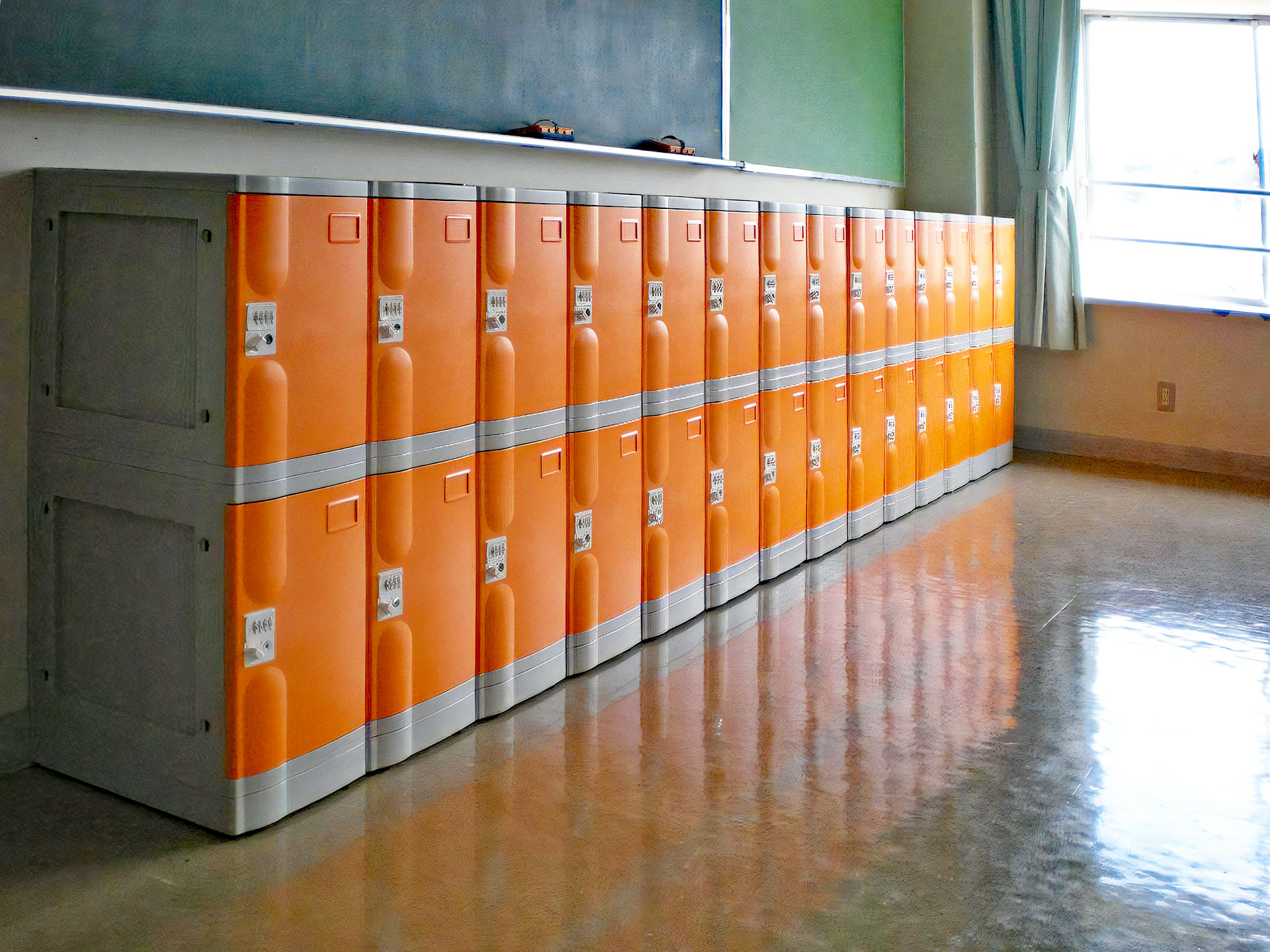 埼玉県の中学校に納品したフジプラロッカー
