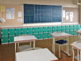 静岡県の中高一貫校に納入したフジプラロッカー