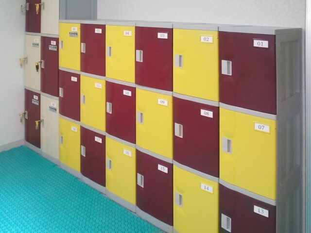 岩手県のスイミングスクールに納入したフジプラロッカー1