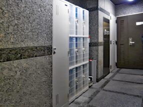 東京都のオフィスビルに納入したフジプラロッカー