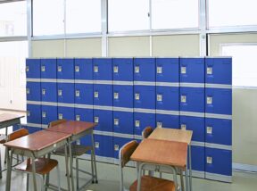 大阪府の中高一貫校に納入したフジプラロッカー