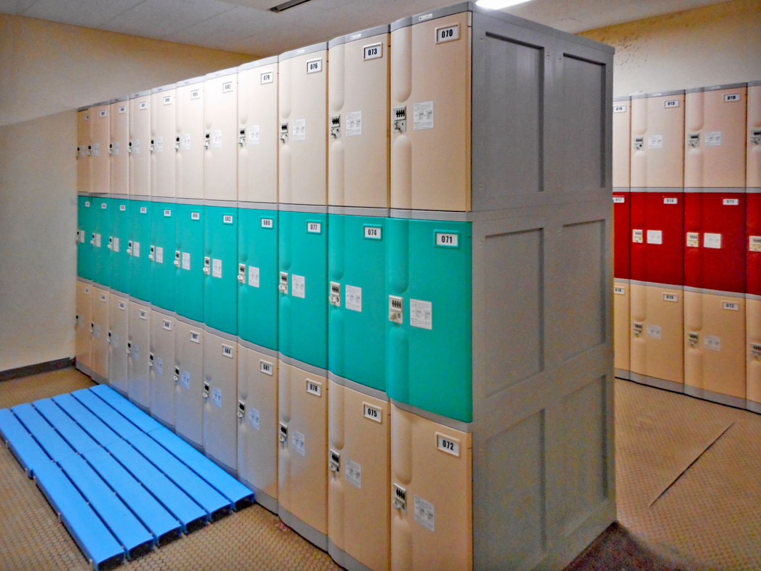 神奈川県の大学に納入したフジプラロッカー2
